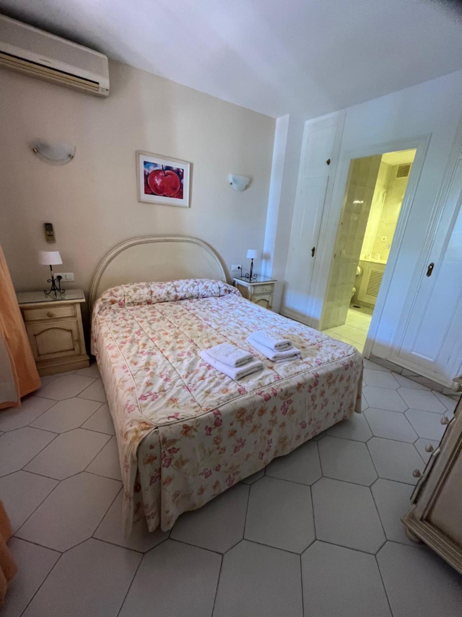 Apartamentos El Toro Marbella Esterno foto